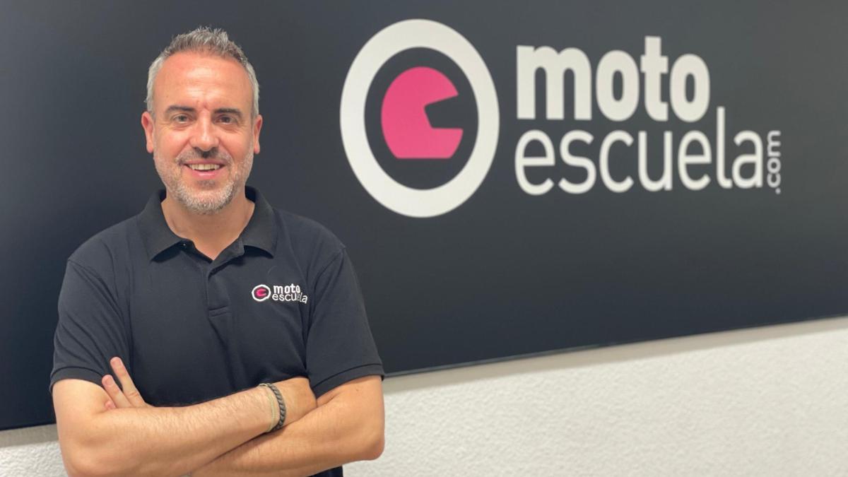 "La gente piensa que sacarse el carnet de moto es algo rápido y barato, este es el principal error. Se creen que no es complicado"