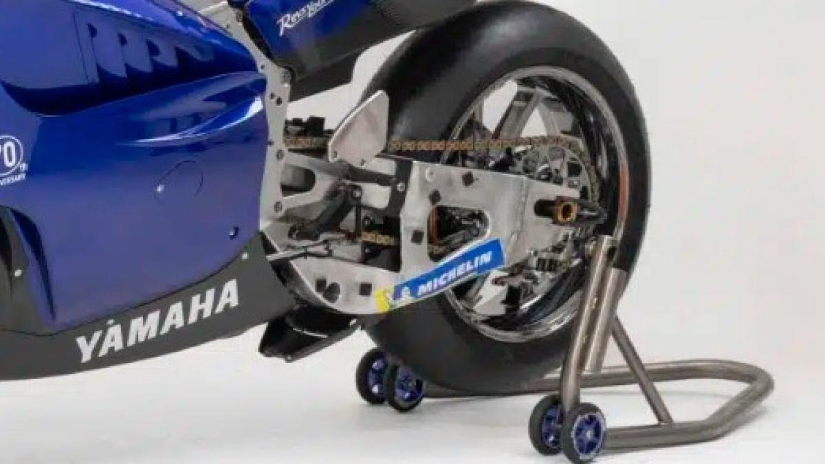 El curioso basculante articulado de geometría variable que ha patentado Yamaha