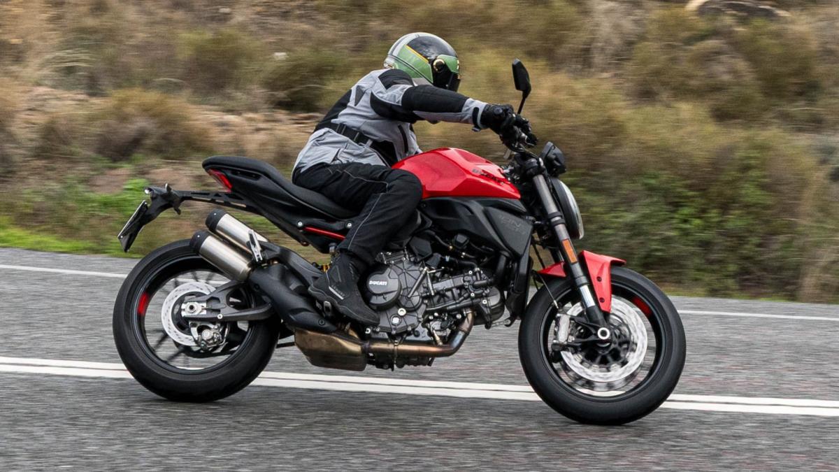 Prueba de la Ducati Monster V2: Puro equilibrio dinámico