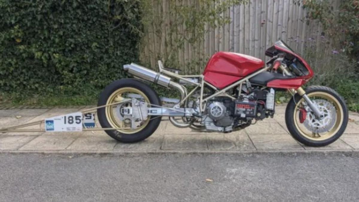 A subasta una increíble Ducati 916 dragster y con piezas de Aprilia