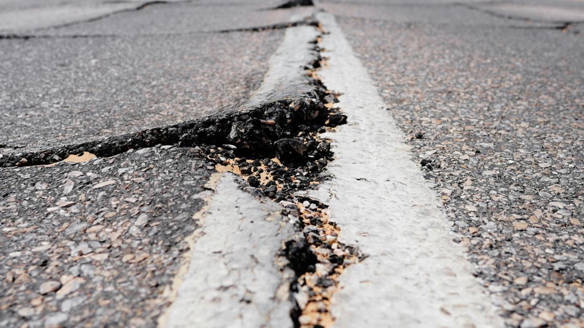 mucha precaución al circular por la A-5 y ojo con el estado del asfalto