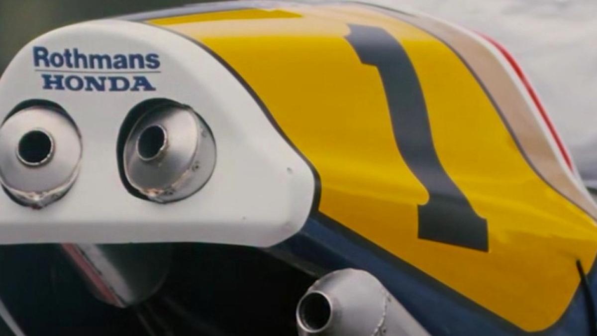 El aullido de esta mítica moto de competición tetracilíndrica de los 90 sigue siendo único