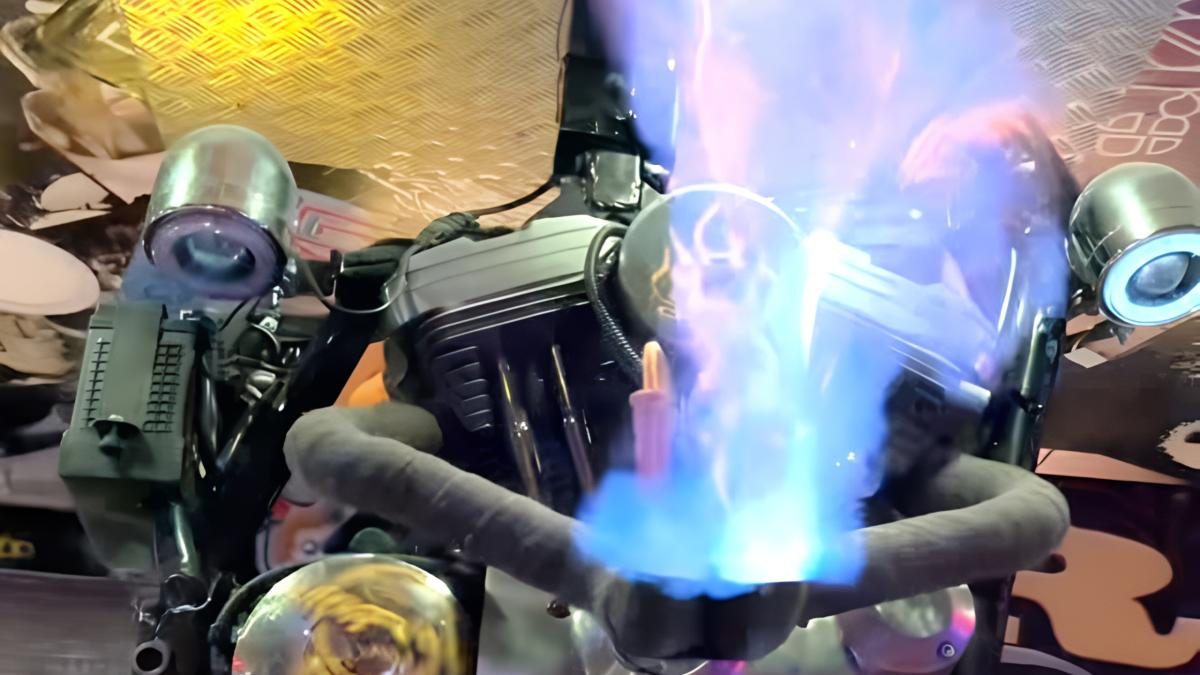 En este bar motero tienen la manía de hacer cosas raras con los motores y las motos de Harley