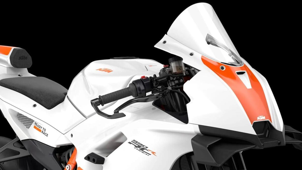 Llega la moto superdeportiva para circuito de la marca naranja, una superbike más potente y más ligera, la KTM 990 RC R Track