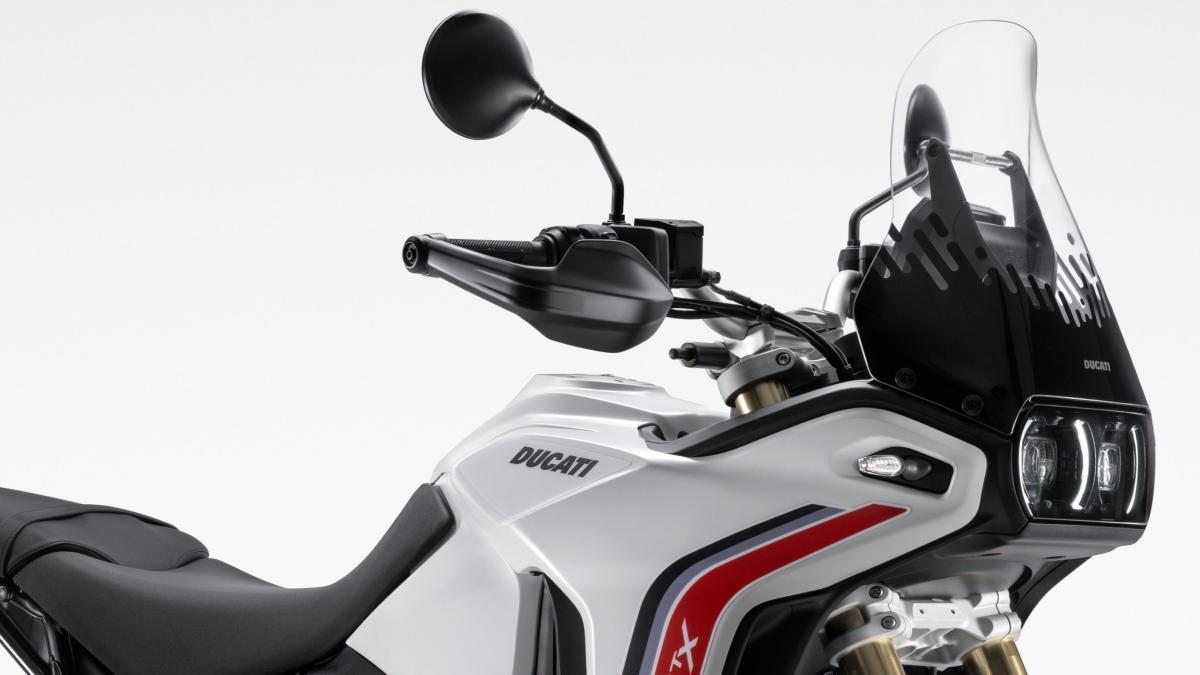 Llega la nueva moto maxitrail offroad de Ducati con motor más potente y más ligera