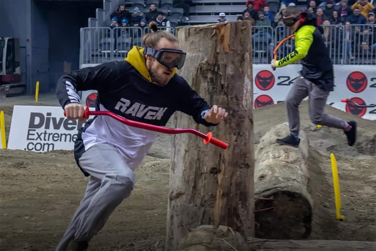 Y cuando creías que lo habías visto todo… Carrera de enduro extremo ¡Sin moto!
