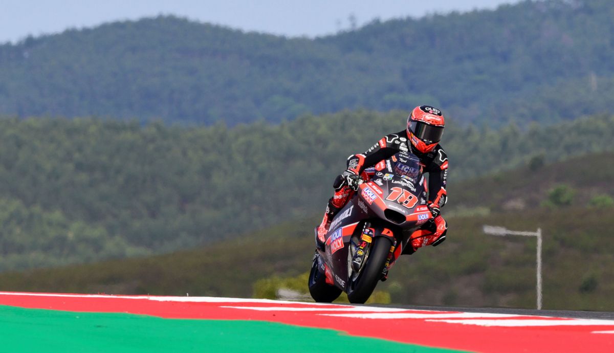 Manu González comanda el test Moto2 2026 entre agua y aceite
