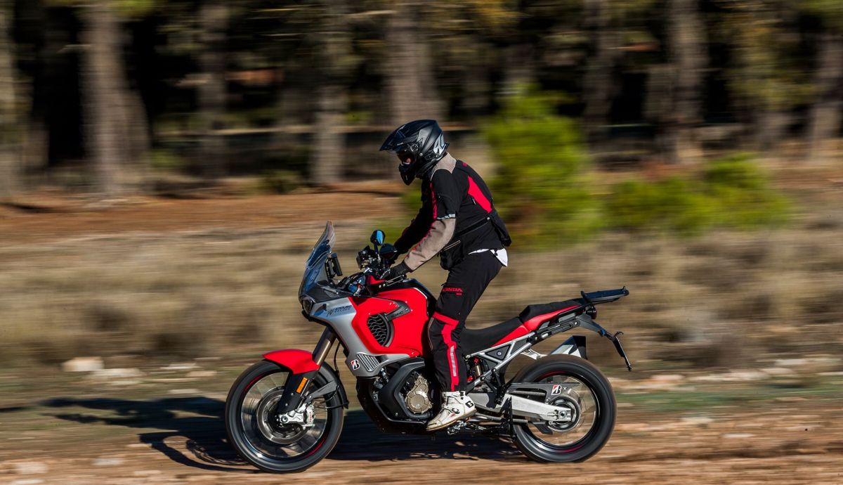 MV Agusta Enduro Veloce en Master Trail Test, la exclusiv...