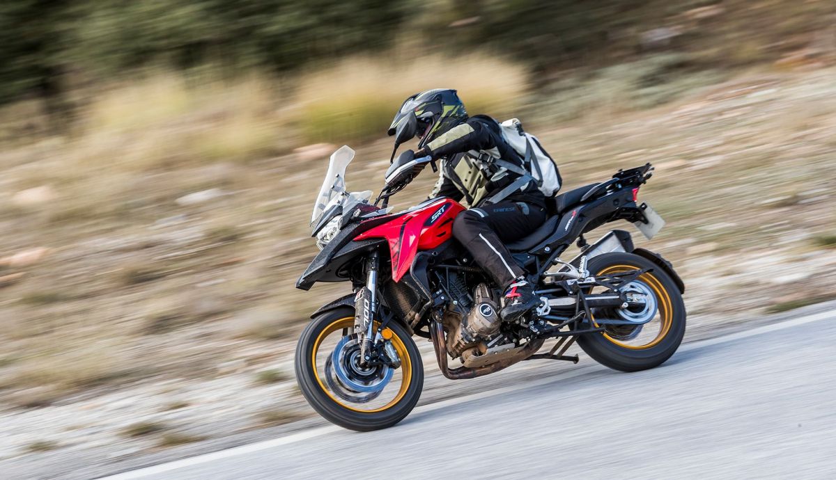 QJMotor SRT 700 X en Master Trail test, moto de buena rel...