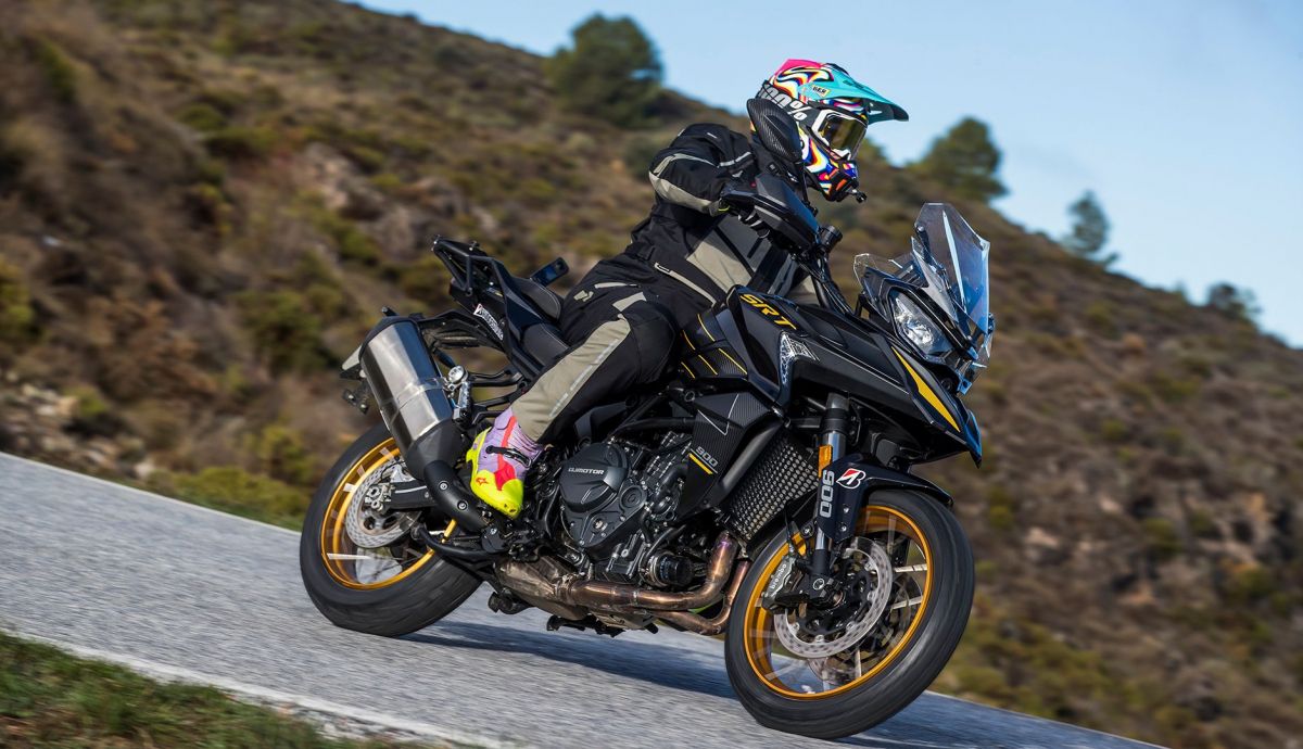 QJMotor SRT 900 SX en Master Test Trail, la mayor de la m...