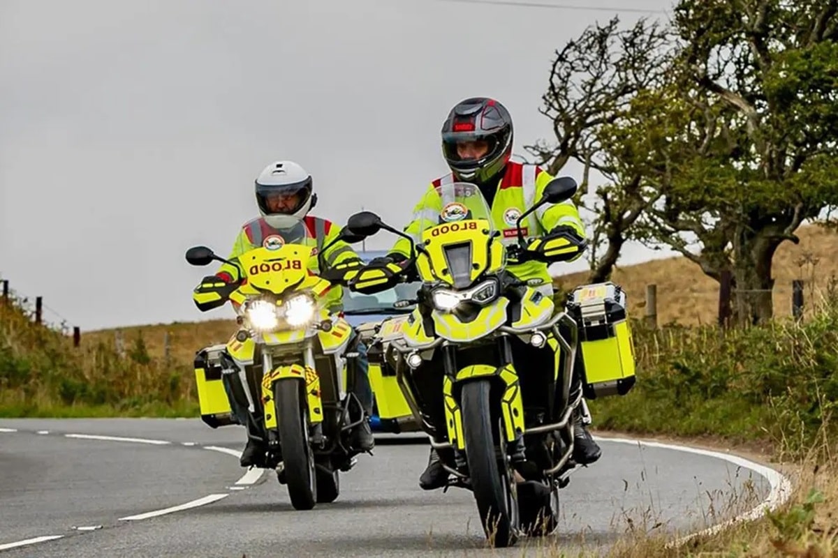 Los Blood Bikers se quedan sin las luces verdes de emergencia… De momento