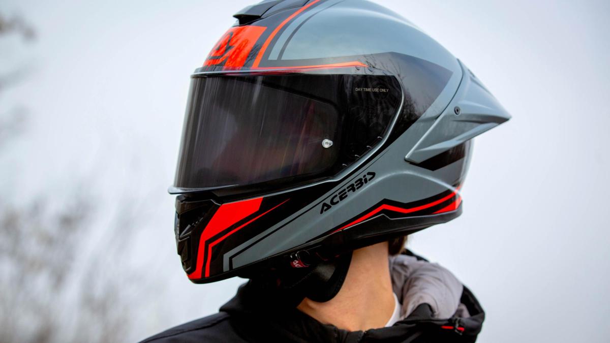 ¿Llevar gafas se convierte en una tortura cuando te toca elegir casco? El Tarmak-X puede ser la solución a tus problemas