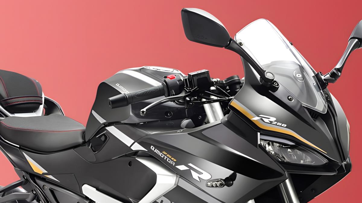 Una moto superdeportiva de solo 250 c.c. que parece una superbike con basculante monobrazo y bastantes CV