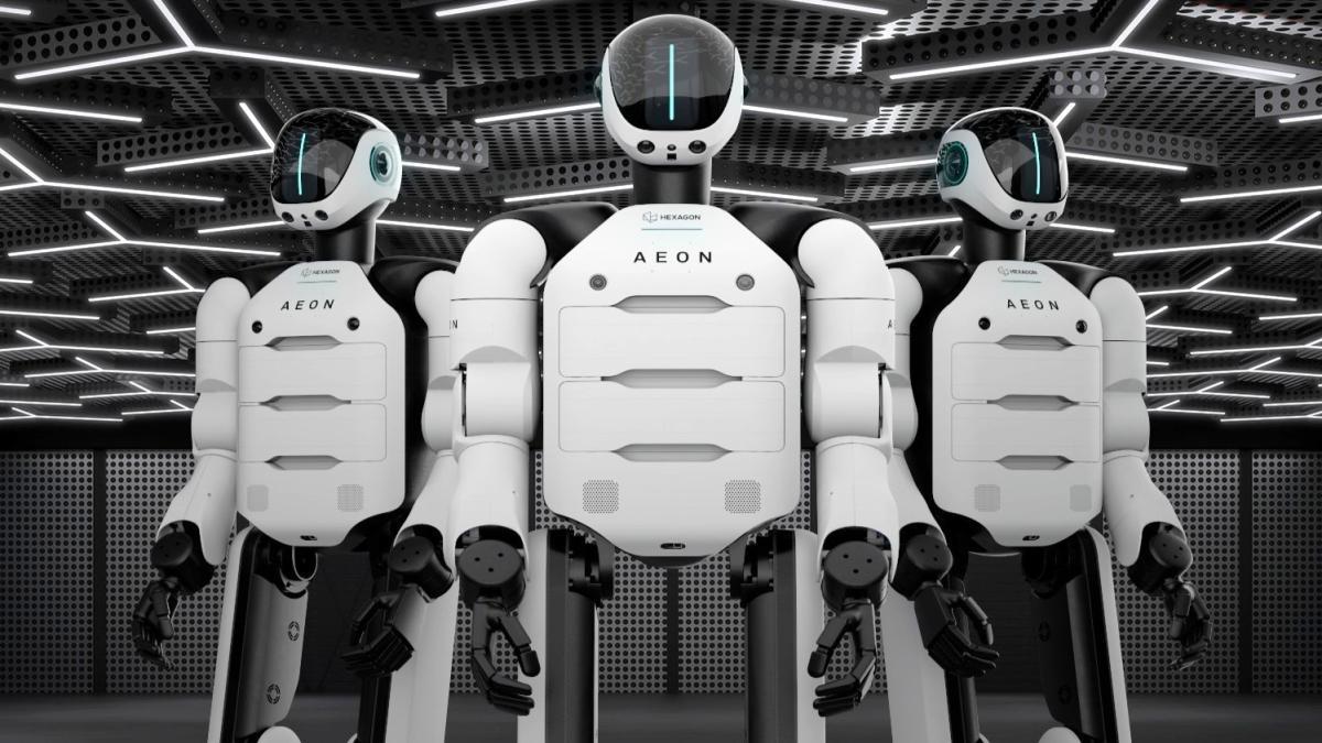BMW estrena en su fábrica europea robots humanoides que cambian sus propias baterías agotadas