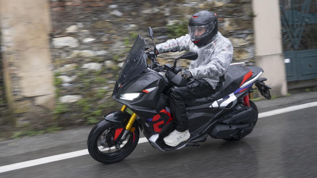 Prueba de la Aprilia SR 400 GT: la visión italiana