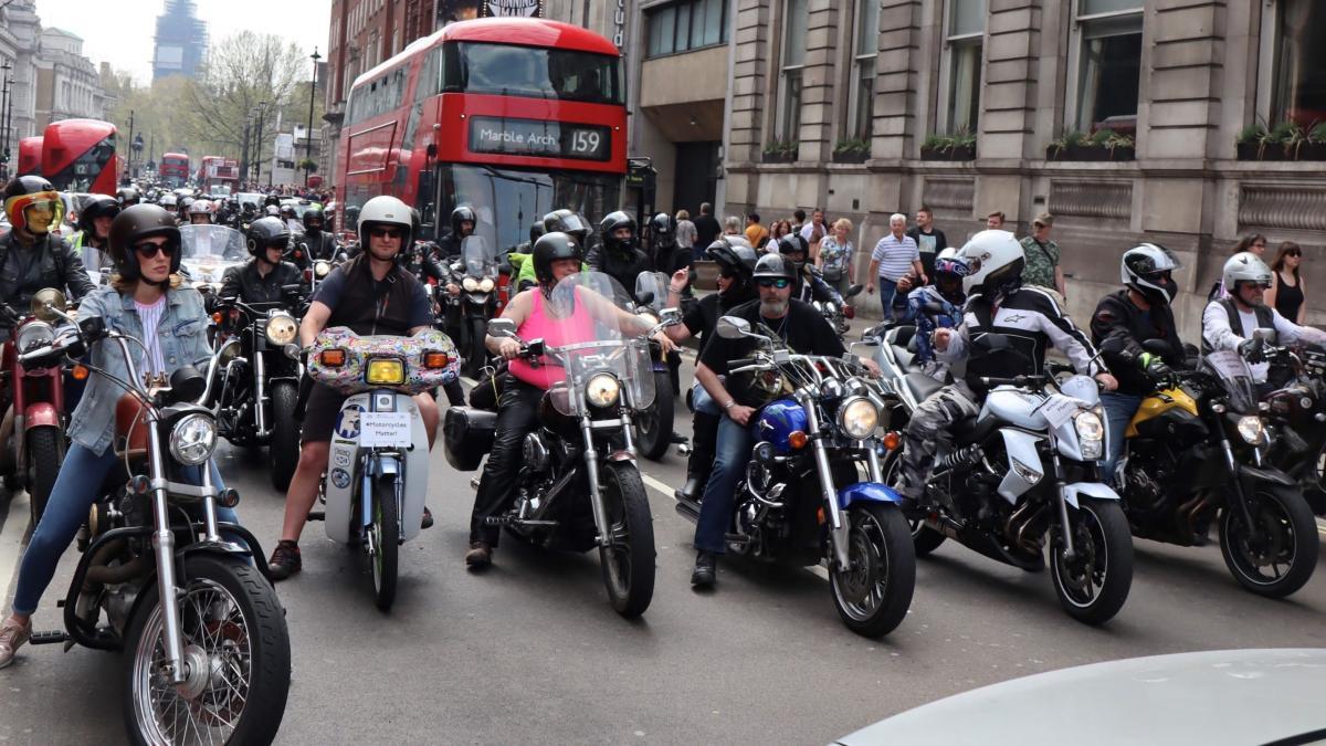 El popular distrito de Londres que da marcha atrás con las motos y dejará de castigarlas