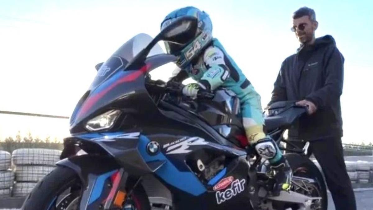 El niño de 6 años que pilota una BMW M 1000 RR de 220 CV, 184 kg y 315 km/h... ¿Genialidad o locura?