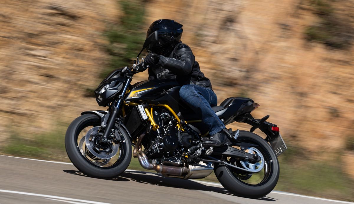 Kawasaki Z650 S, la naked media explora su lado más depor...