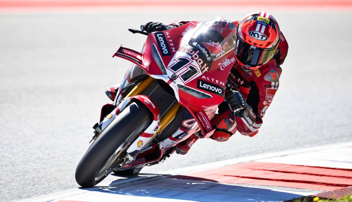 Nicolò Bulega arrebata la pole a Iker Lecuona en el triplete de Ducati en Portimao