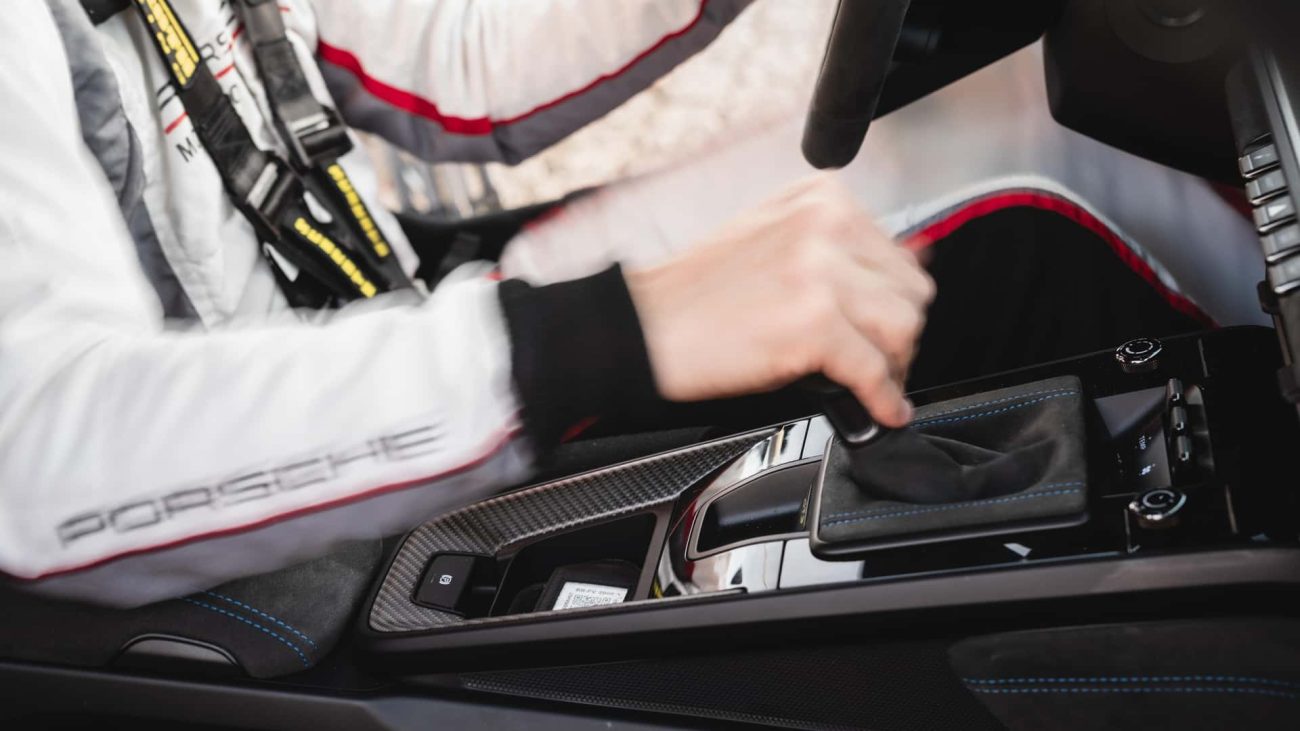 Porsche desarrolla una caja de cambios que alterna manual y automático