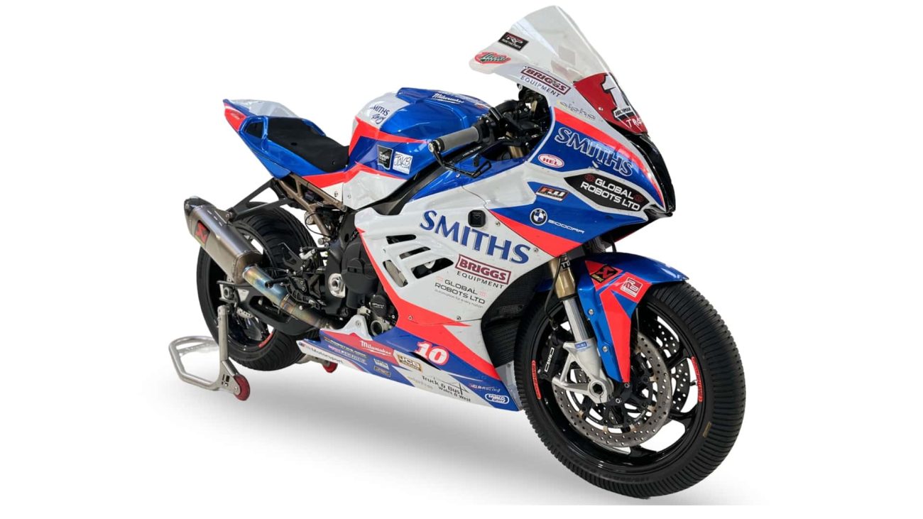 ¿Quieres una superbike ganadora del TT de la Isla de Man? Atento