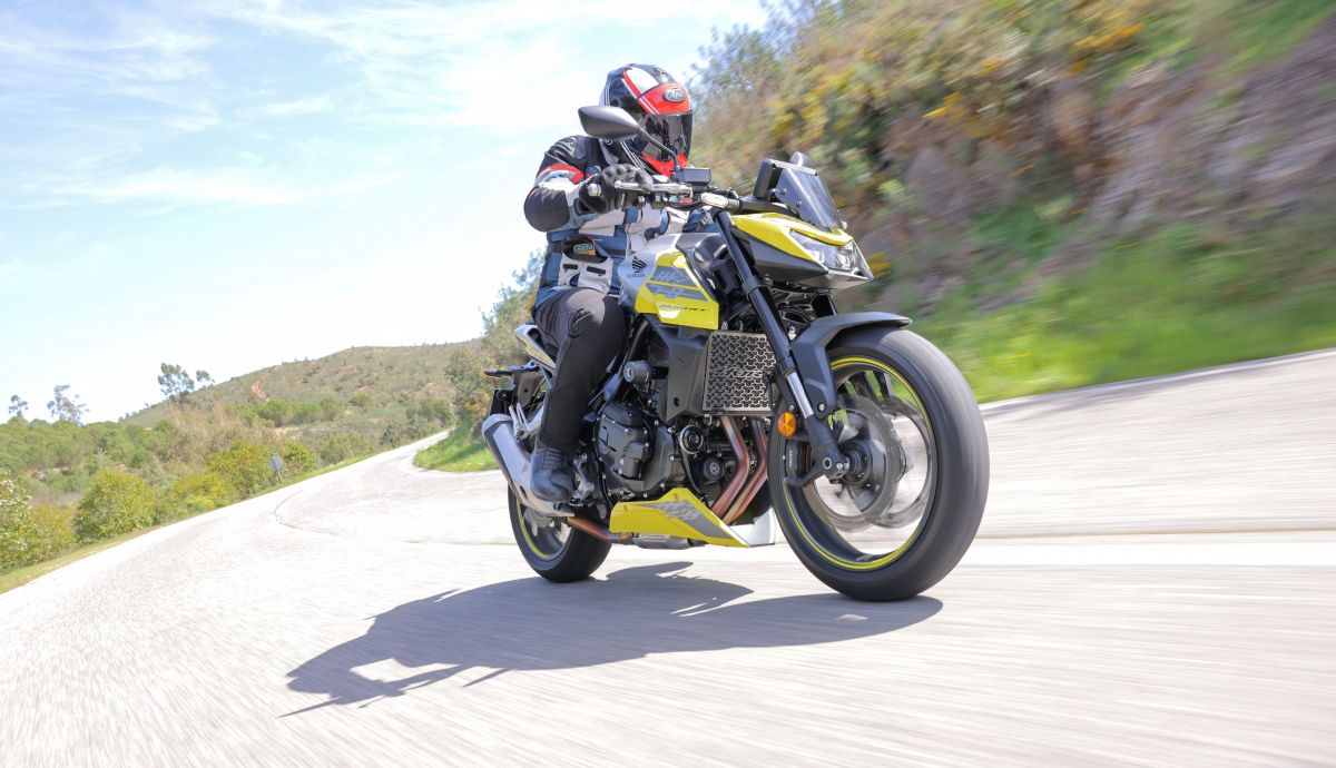 Honda CB750 Hornet E-Clutch. Análisis y prueba del sistem...