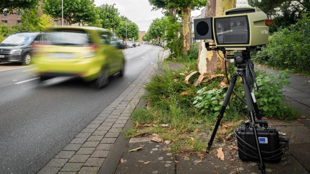 camuflados y capaces de controlar seis carriles en ambos sentidos