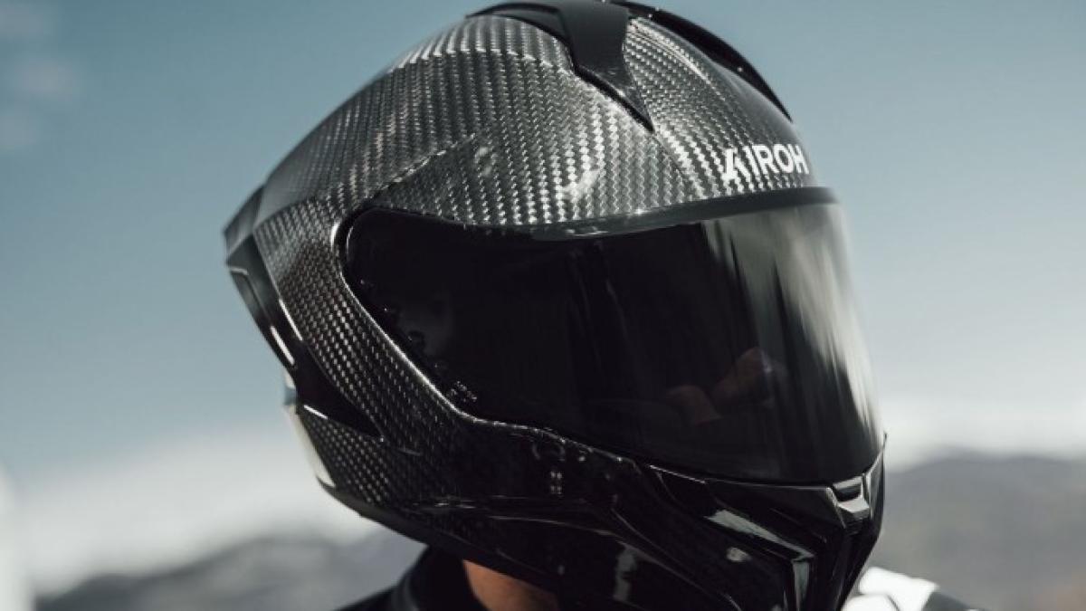 El casco que emplea tecnología del cinturón de seguridad y es "a prueba de tontos"