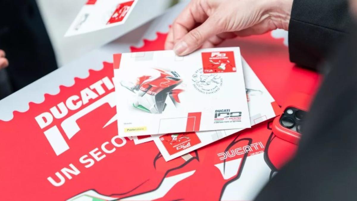Ducati también celebra sus 100 años de existencia en las cartas y postales