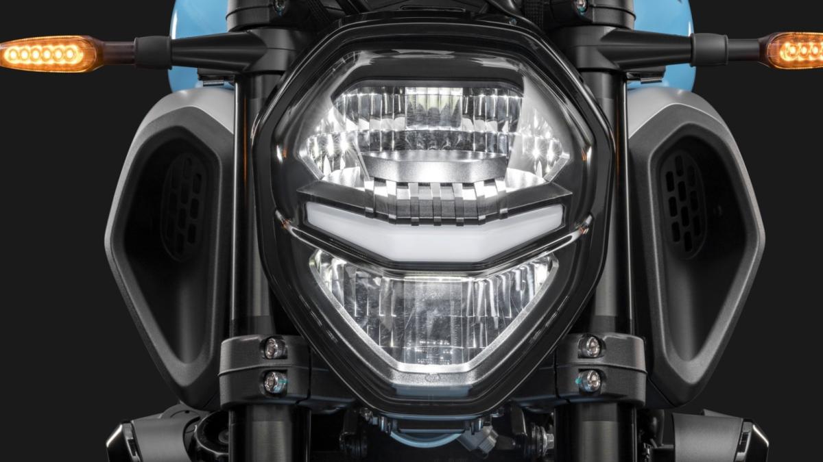 Llega la moto V2 de 6 válvulas para el carnet de coche, como una Ducati Monster de 125 c.c.