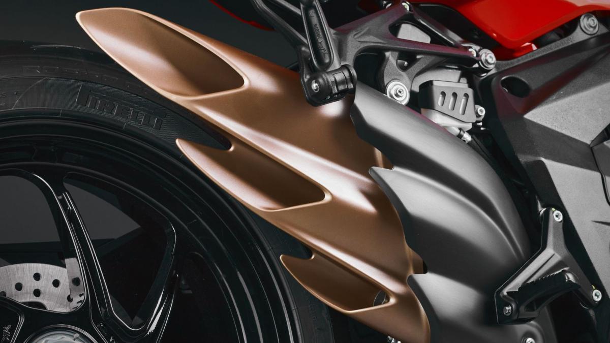 Fuerte rebaja de precio de la moto supersport italiana tricilíndrica más premium