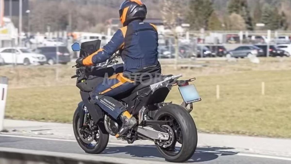KTM 990 SMT 2026, ¿la primera con diseño propio? Las fotos así lo indican