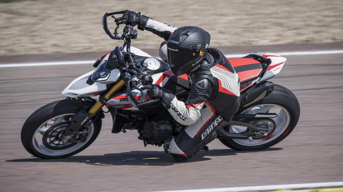 la Supermotard más ligera y precisa jamás creada por Ducati