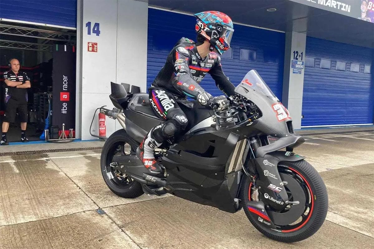 Aprilia muestra sus cartas para 2027: la 850 ya está rodando y hay vídeos y fotos