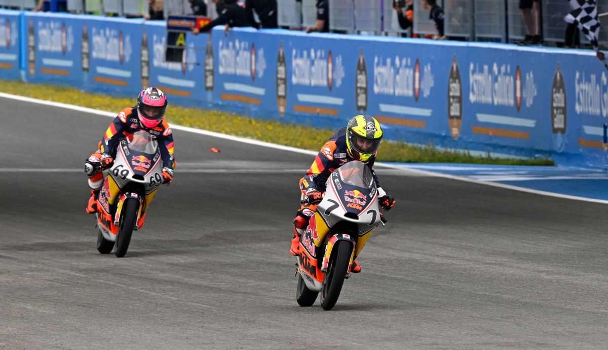 Beñat Fernández y Kiandra Ramadhipa ganan en el inicio de la Rookies Cup 2026 en Jerez