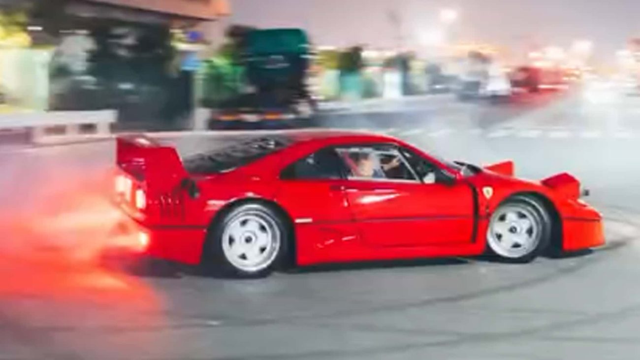 ¿Qué efecto causa el Ferrari F40 de Hamilton en una reunión de aficionados japoneses?