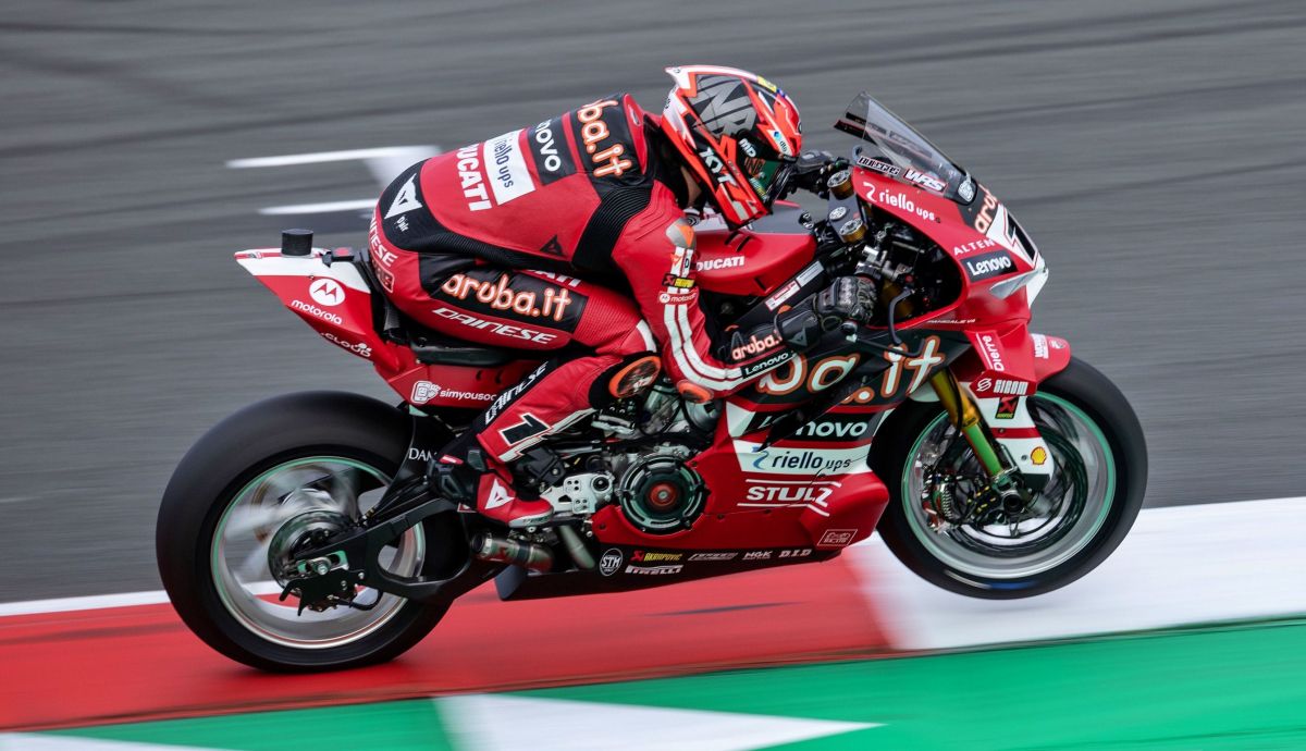 Nicolò Bulega logra otra Superpole con un nuevo triplete de las Ducati en Assen