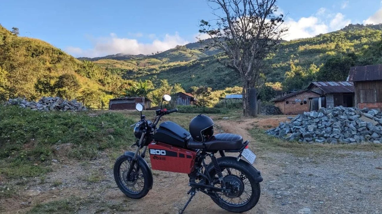 Recorre Vietnam durante diez días en una moto eléctrica
