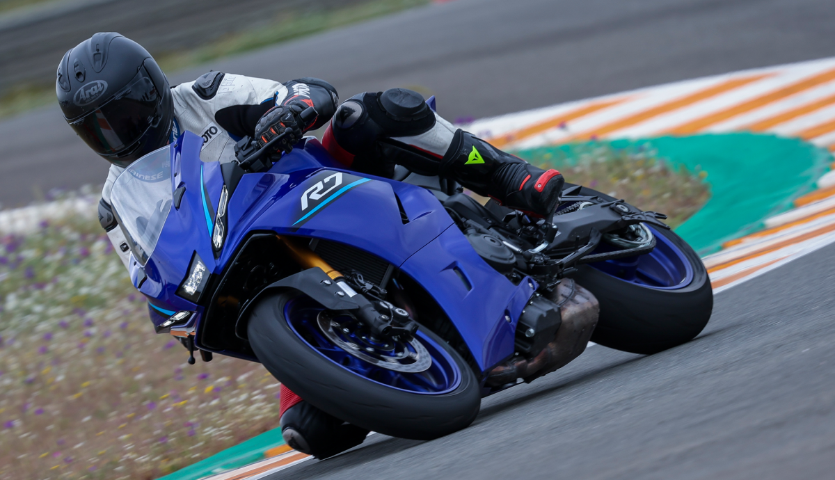 Prueba Yamaha R7 2026, cada vez más orientada a los circu...