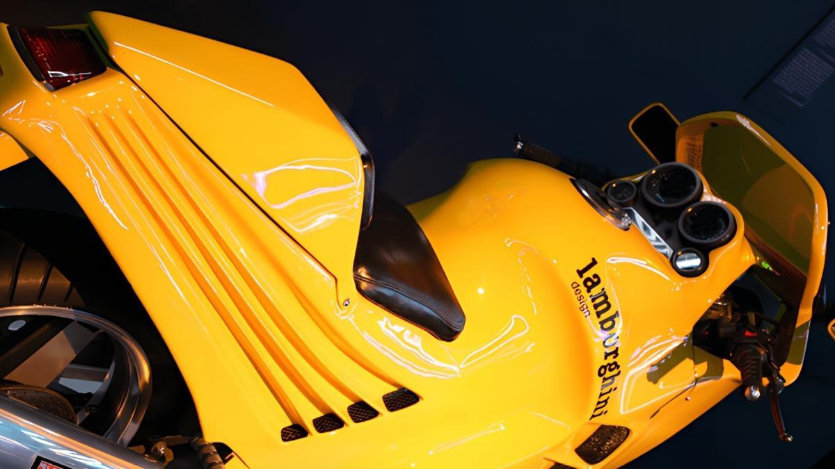 La moto Lamborghini, una superbike nacida de la crisis de la que solo se hicieron 6 unidades
