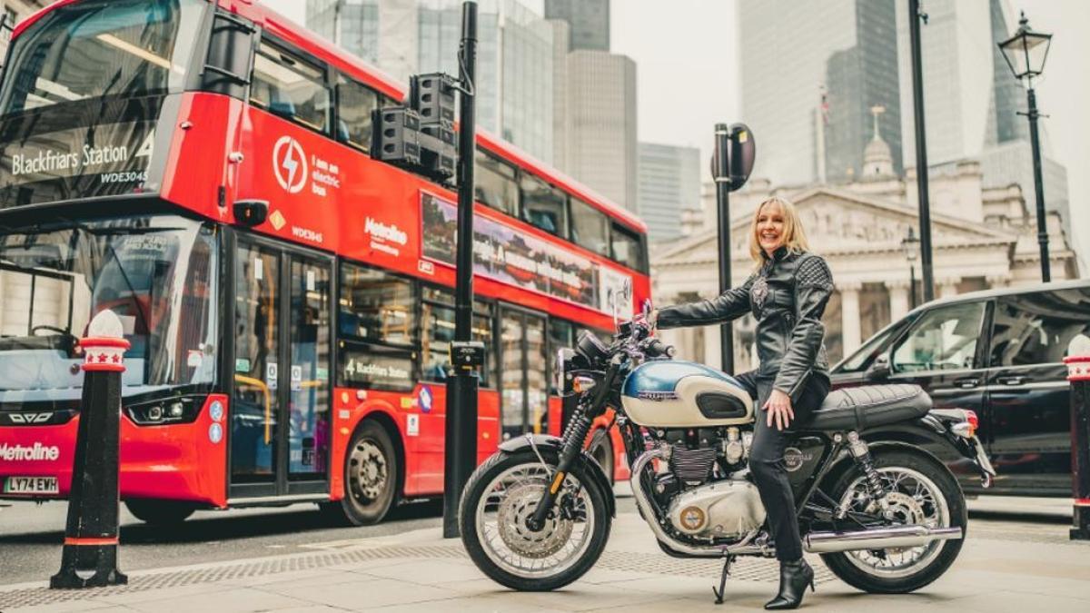 La alcaldesa de Londres recorrerá la capital con una moto de Triumph por una buena causa