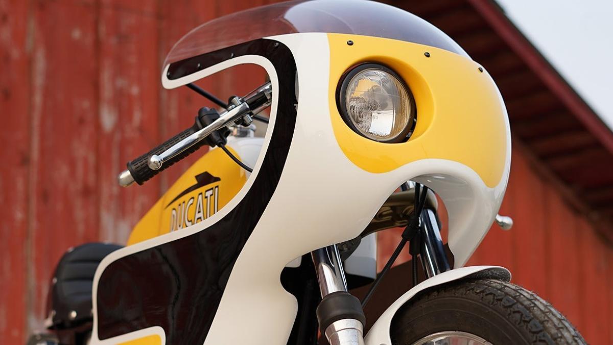 La Ducati retro que nace en un cobertizo de madera, para amantes del Desmo y de los circuitos