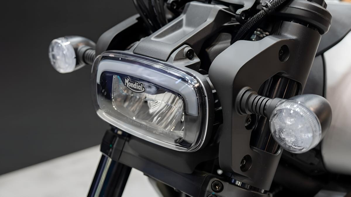 La moto custom retro bicilíndrica italiana para el carnet A2 con un precio muy atractivo, la FB Mondial Spartan 600