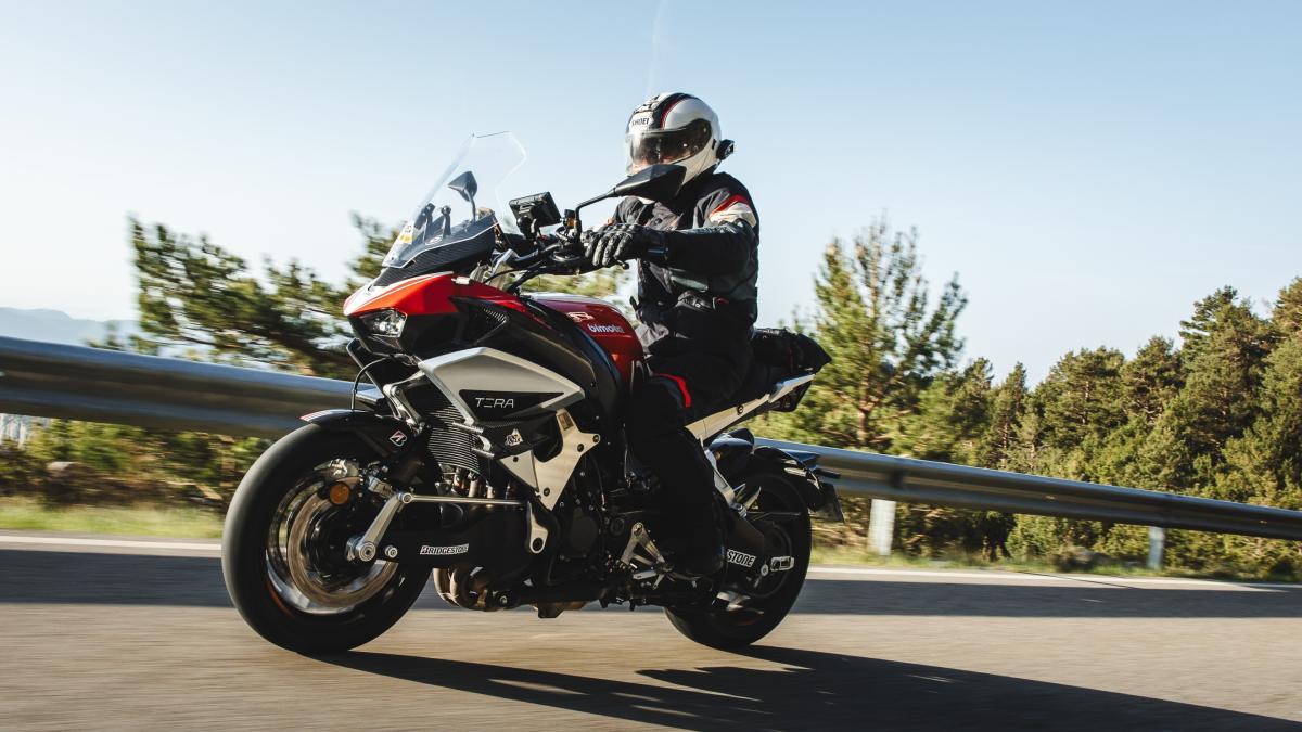 Realizamos la 100Colls con la Bimota Tera: Entre el cielo de los Pirineos y la ingeniería de Rimini
