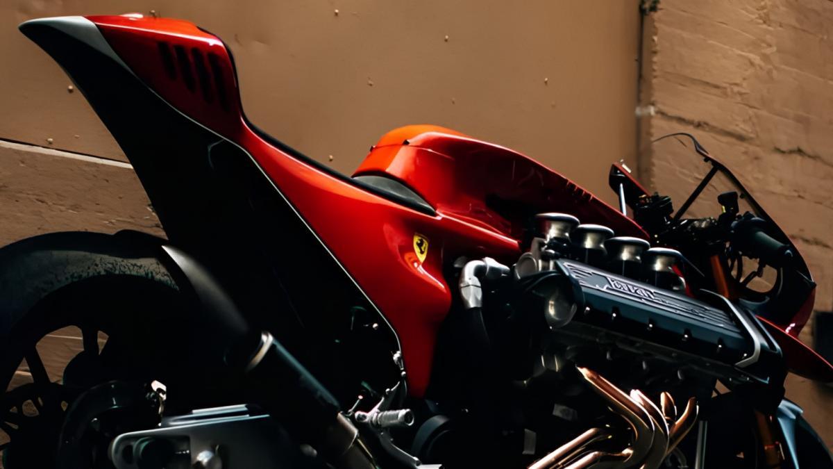 Vendida por 500.000 dólares: la moto artesanal con motor Ferrari V8 que es única