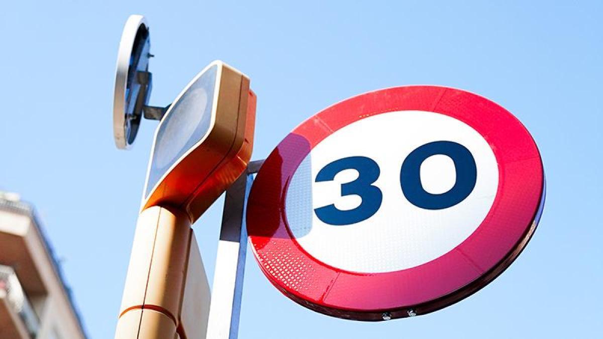 Los 30 km/h en ciudad salvan vidas: la DGT celebra el quinto aniversario de la medida