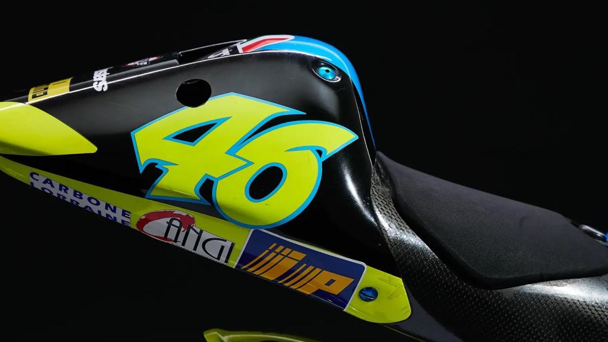 A subasta la moto con la que Valentino Rossi logró su primera victoria en GP, la Aprilia RS125R de 1996