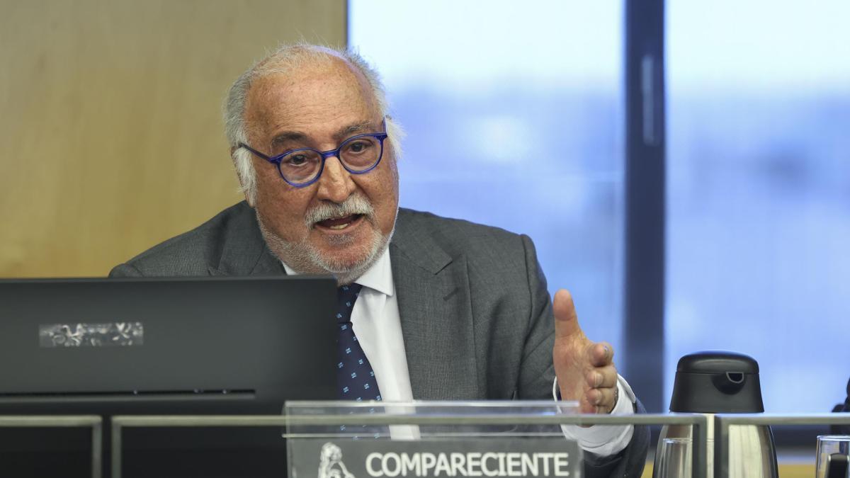 La DGT da un nuevo impulso a la baliza V16: "No caduca, ha venido para quedarse"