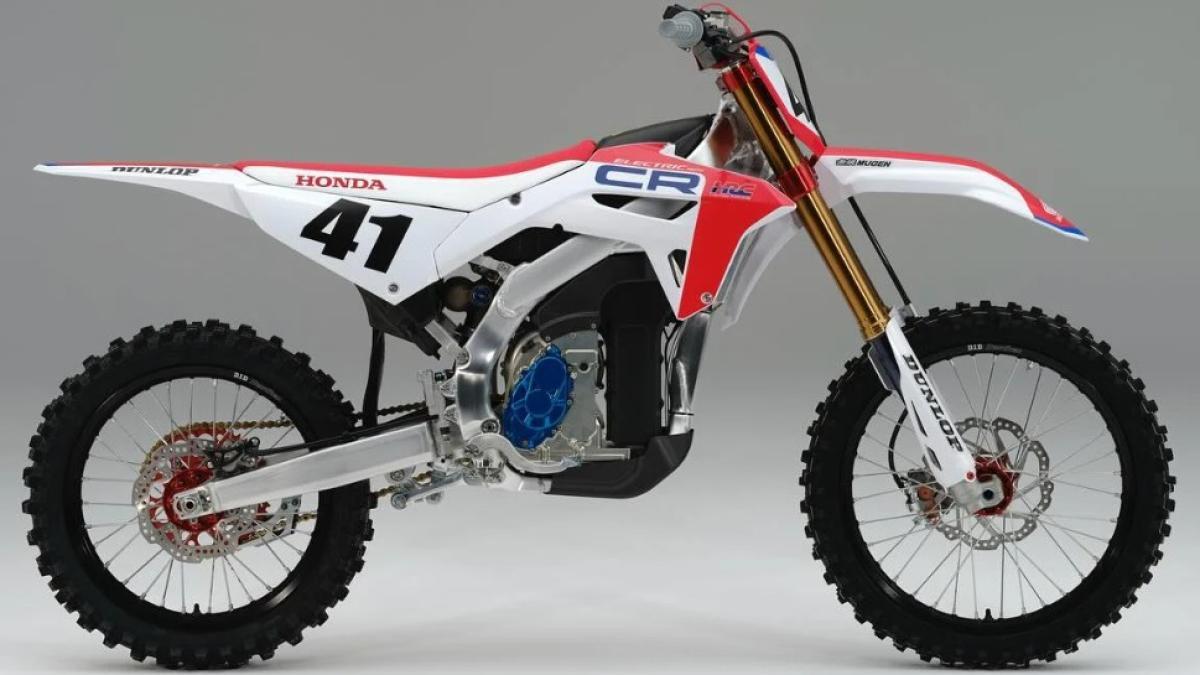 ¿Que las motos eléctricas no tienen embrague? ¡Pues ponemos uno falso! ¿Que no vibran? ¡Pues hagamos que vibren!