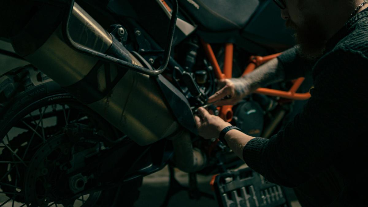 El taller de motos más económico de España tenía truco: instalaba piezas robadas y la policía acaba de desarticular la trama